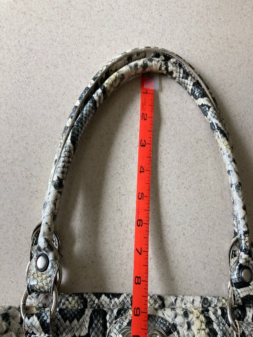 NWOT Kathy Von Zeeland Weekender Bag Cream/Gray Snake Print - Picture 15 of 16